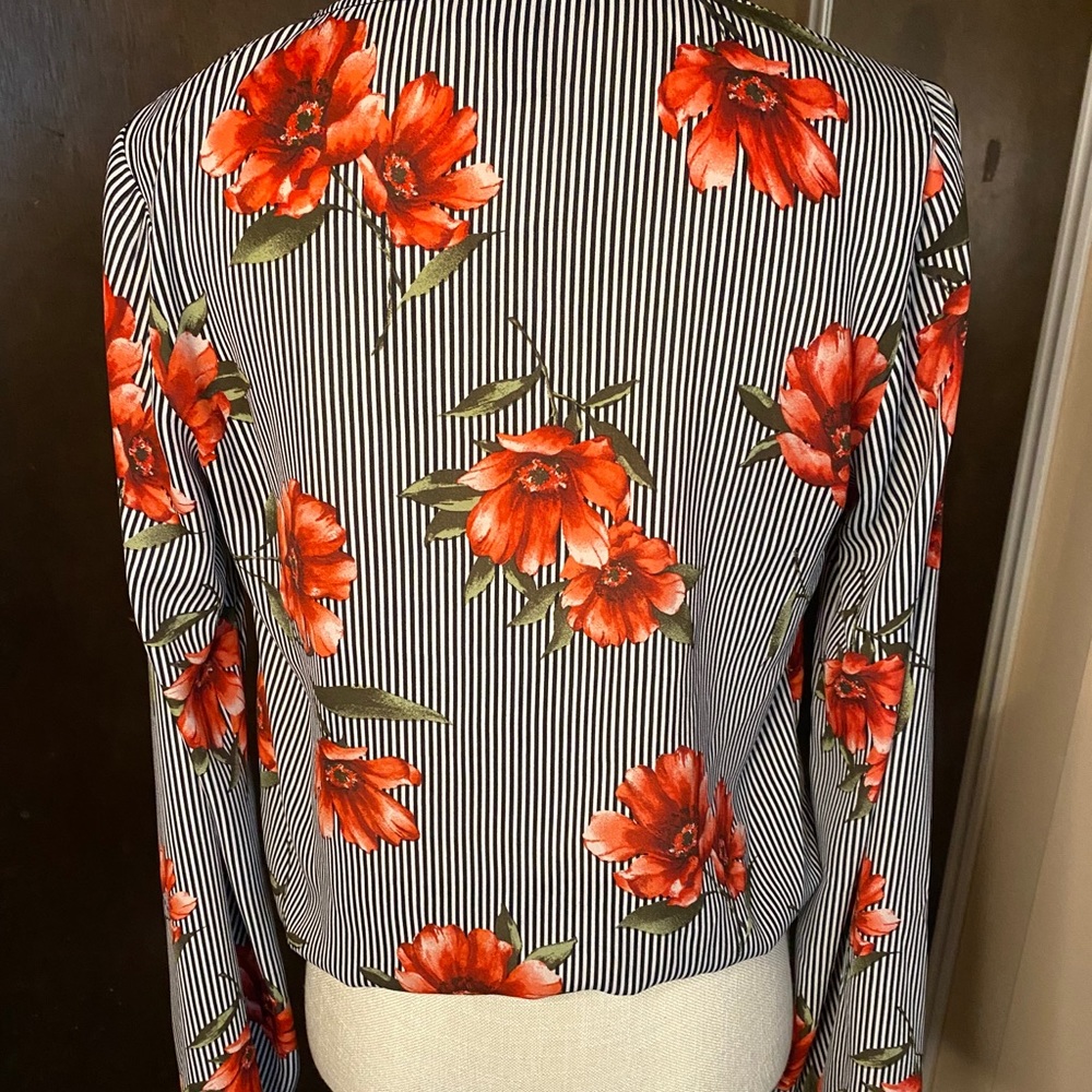 Blouse 👚 - Picture 3 of 3